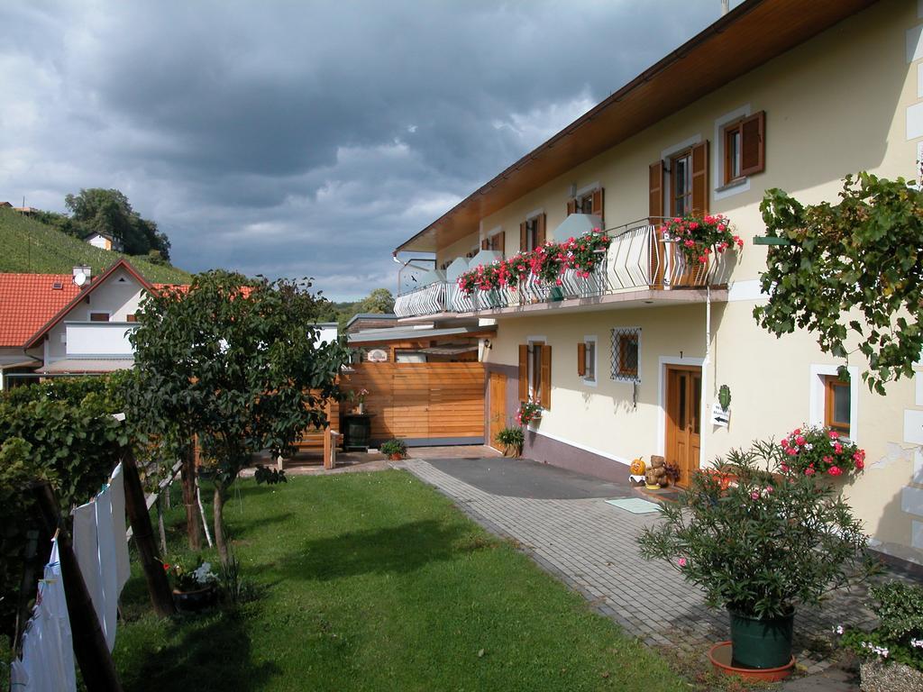 Winzerhof Familie Kloeckl Apartment Klöch Екстериор снимка