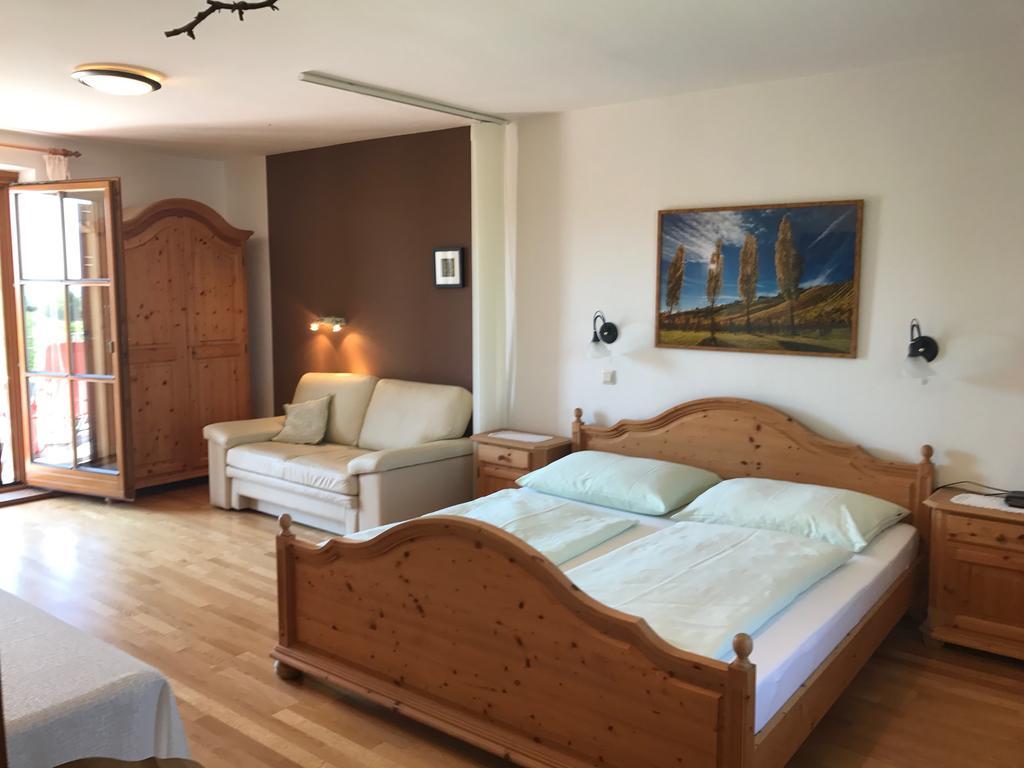 Winzerhof Familie Kloeckl Apartment Klöch Екстериор снимка